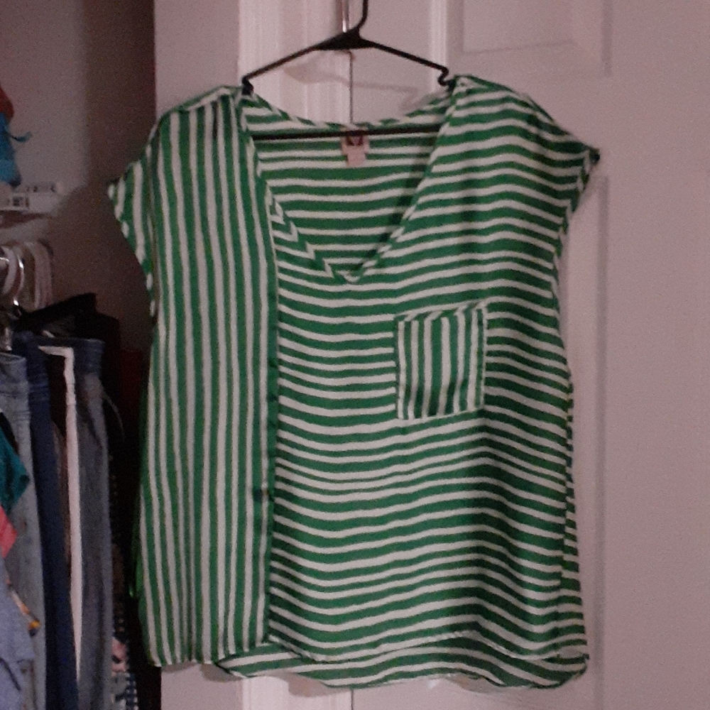 Cool, breezy Anne Klein Top